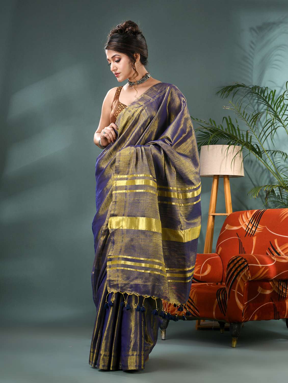 women solid plain saree with blouse - 21986598 - Standard Image - 3