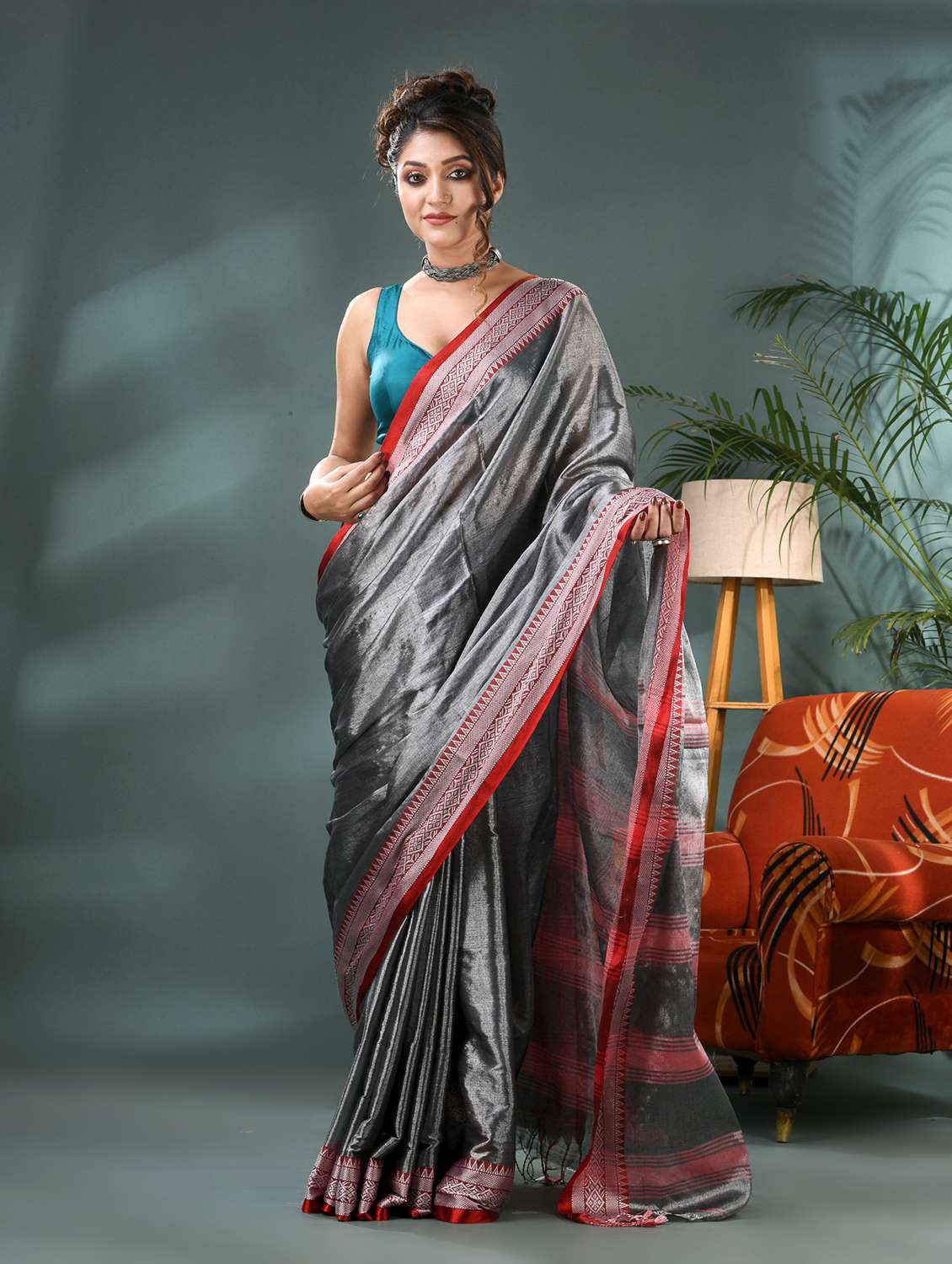 women solid with bordered handloom saree with blouse