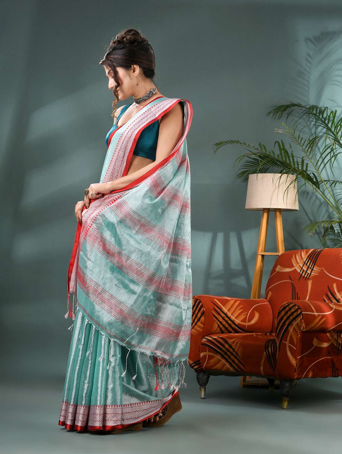 women solid with bordered handloom saree with blouse - 21986619 -  Standard Image - 3