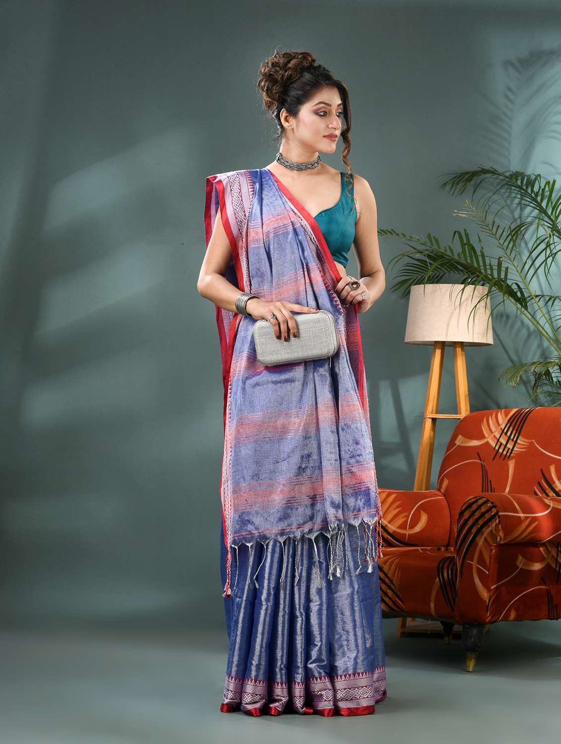 women solid with bordered handloom saree with blouse