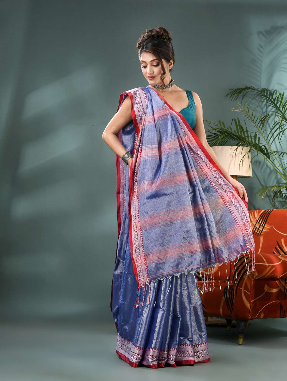 women solid with bordered handloom saree with blouse - 21986621 -  Standard Image - 5
