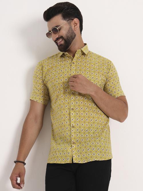 men printed short sleeve regular fit casual shirt - 21986734 - Standard Image - 0