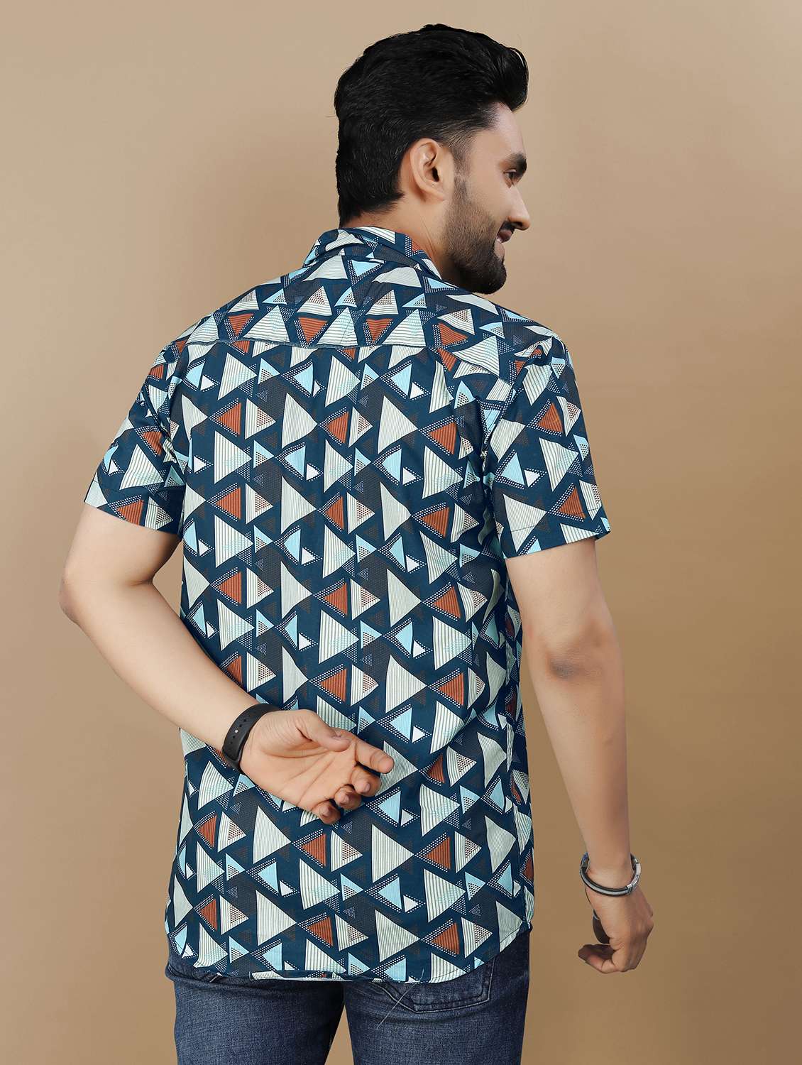 men printed short sleeve collared shirt - 21986773 -  Standard Image - 3