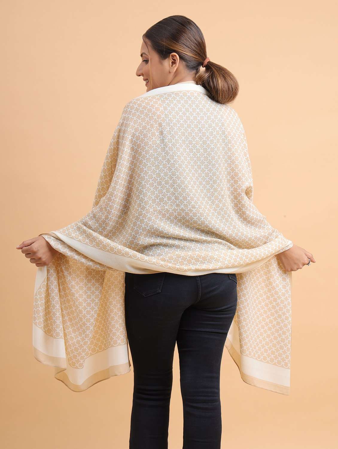 women beige geometric print casual scarf - 21986804 -  Standard Image - 3