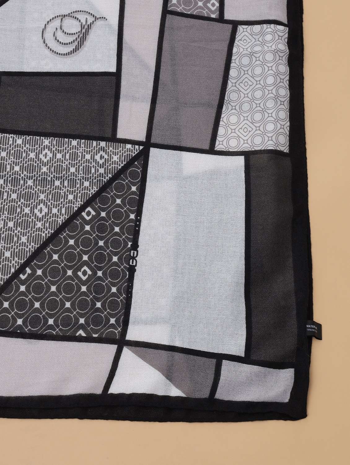 women geometric print viscose scarf   - 21986816 -  Standard Image - 5