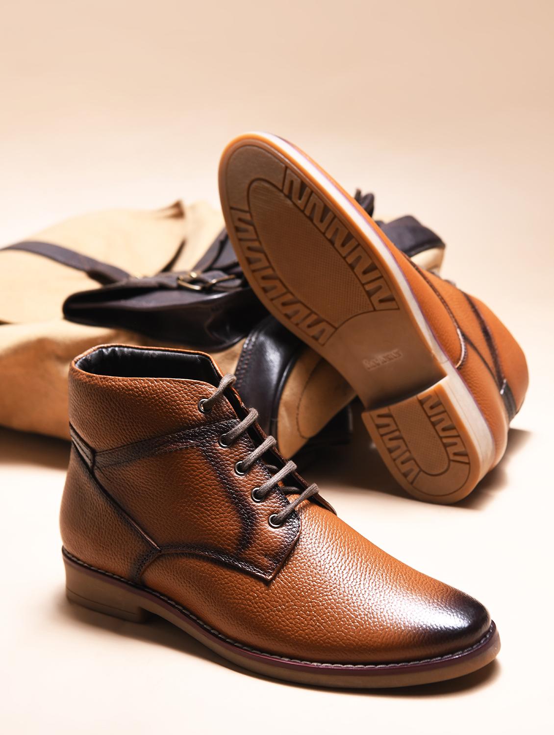 men tan lace up boot
