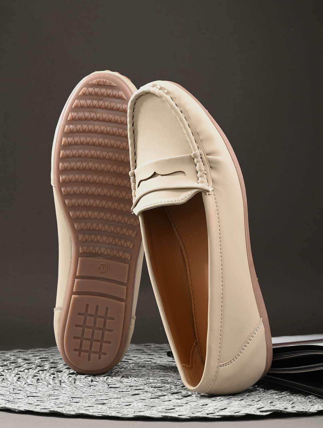 women nude slip on ballerina