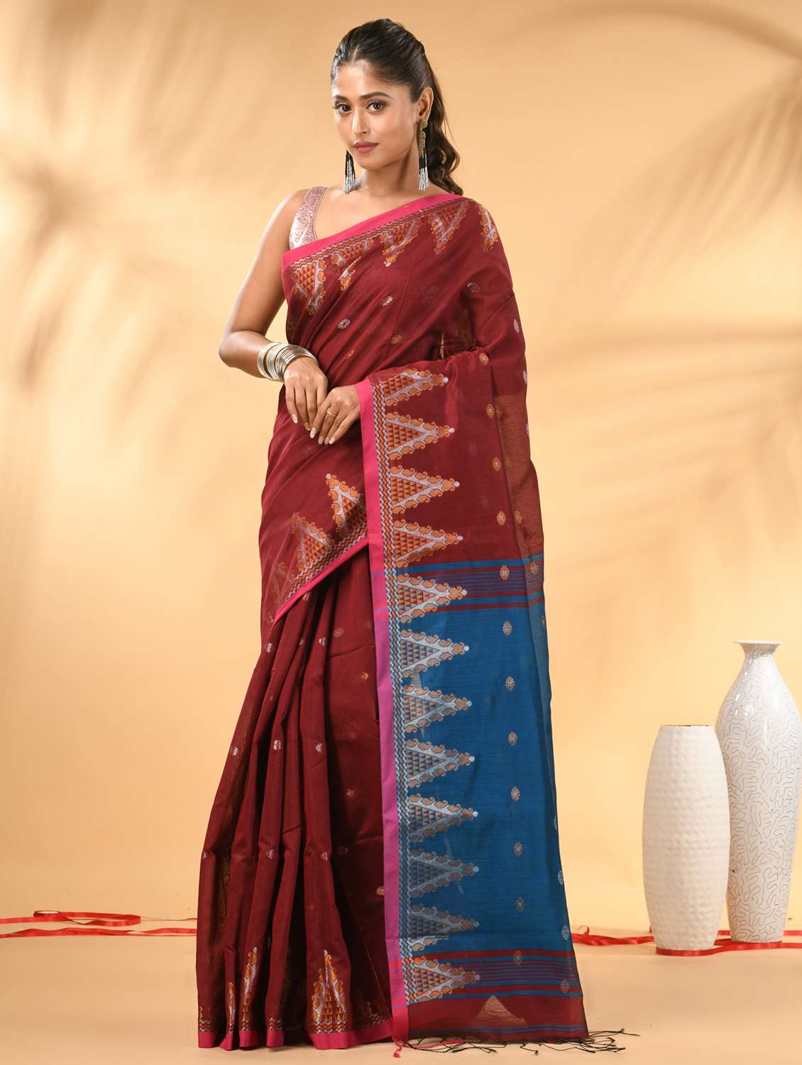 women self design handloom saree with blouse