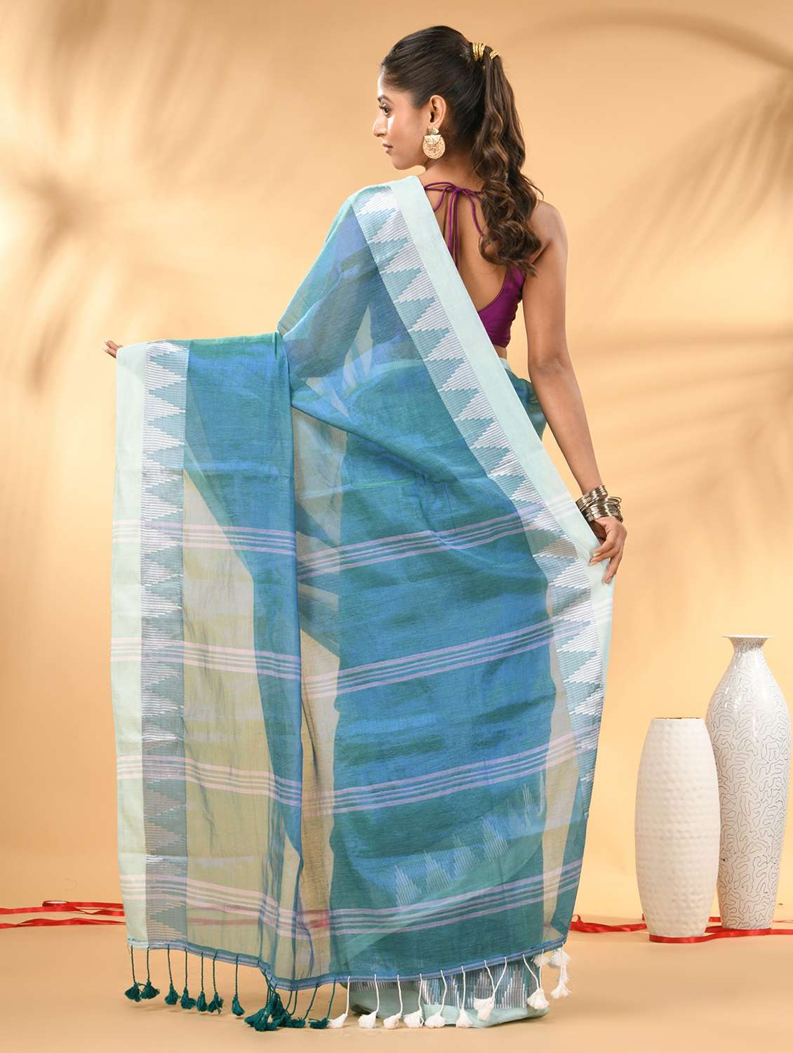 women solid with bordered handloom saree with blouse - 21986970 -  Standard Image - 3