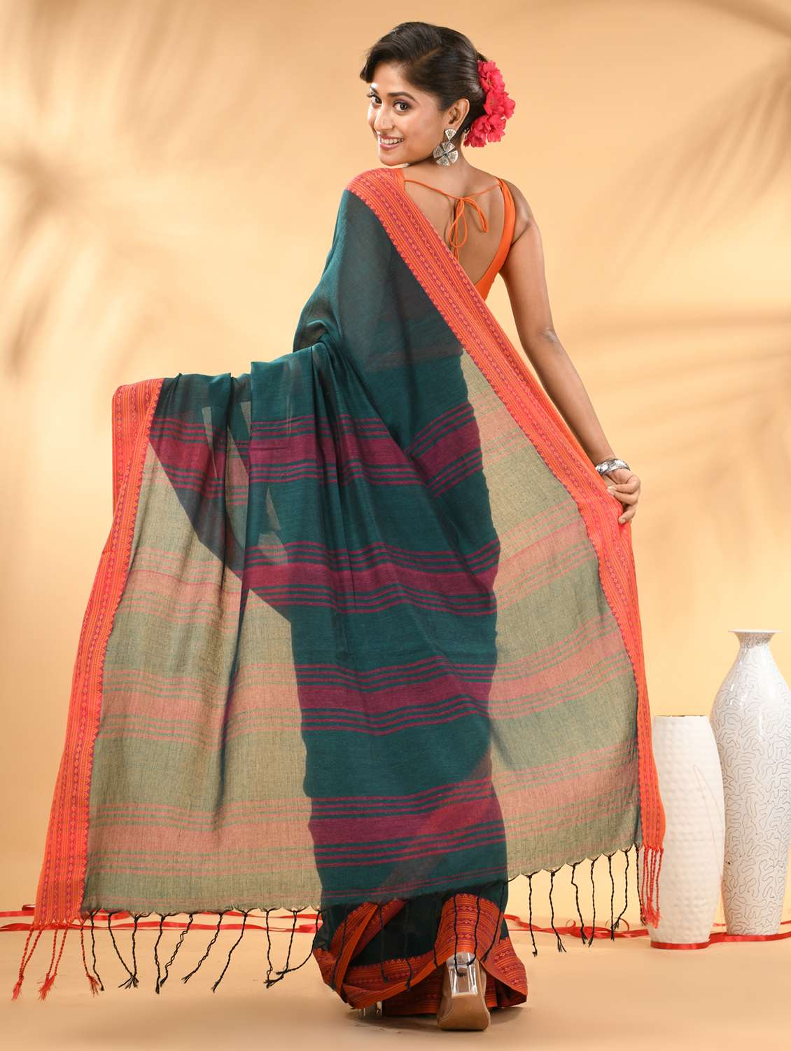 women solid with bordered handloom saree with blouse - 21986983 -  Standard Image - 3