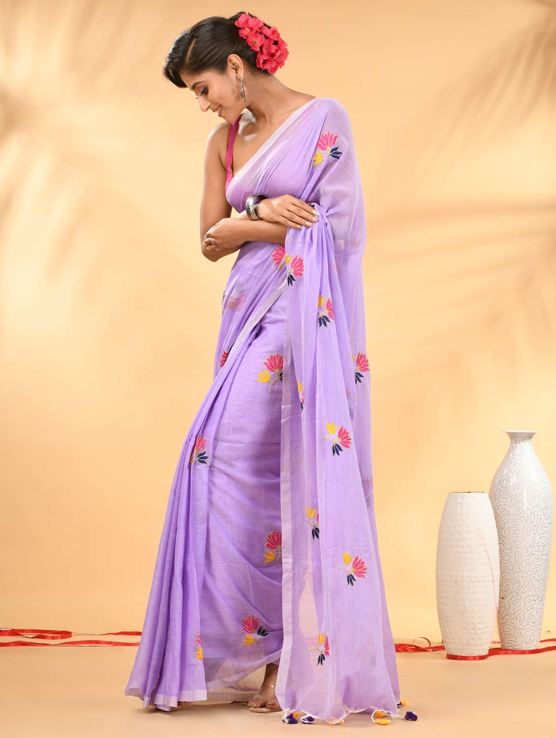 women floral embroidered handloom saree - 21987009 -  Standard Image - 3