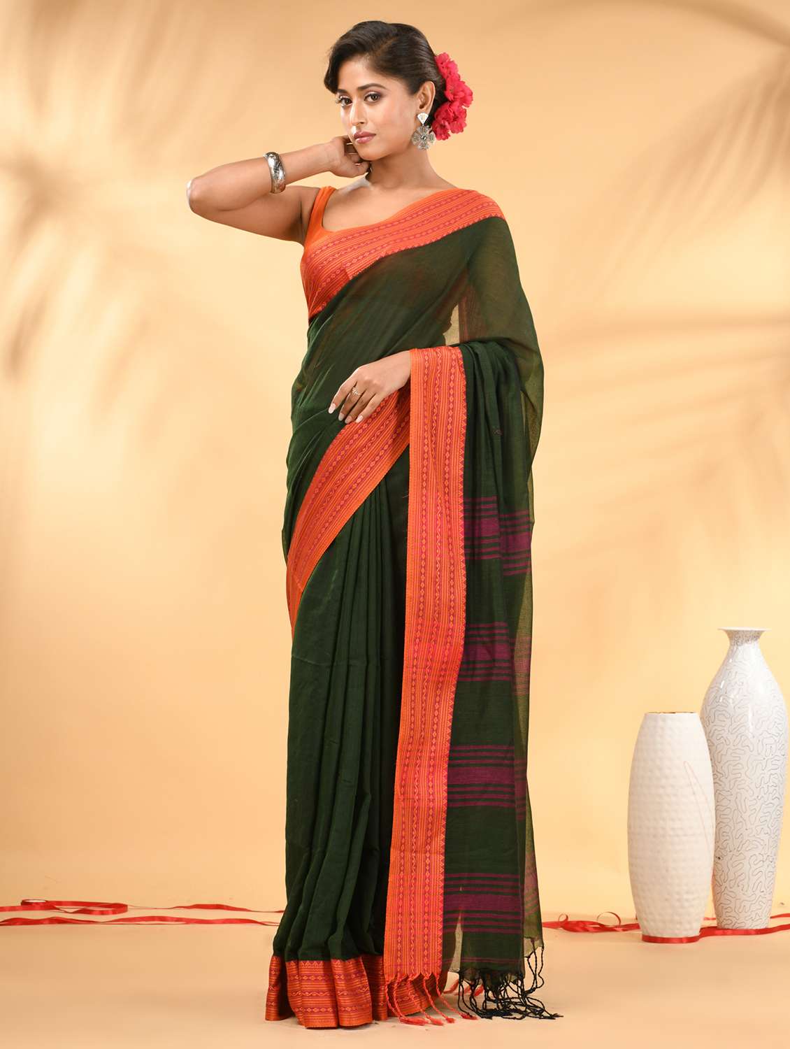 women solid with bordered handloom saree with blouse - 21987023 -  Standard Image - 3