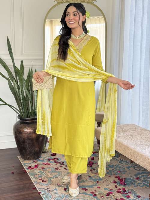 women three quarter sleeve kurta pant with dupatta set - 21987346 - Standard Image - 0