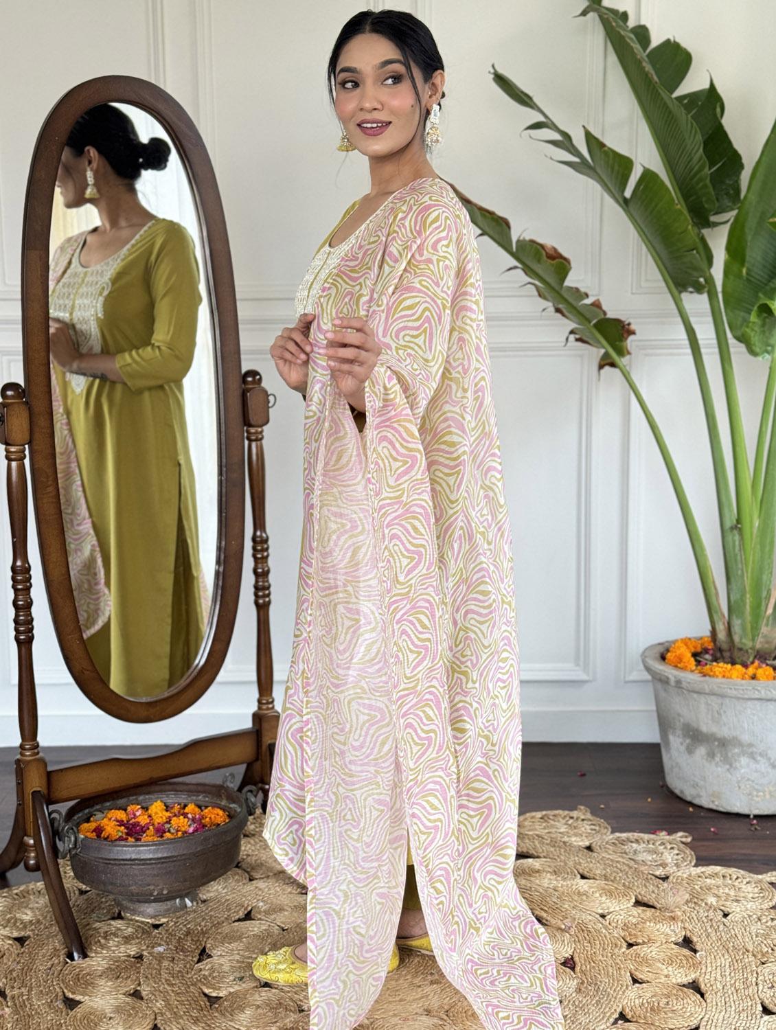 women three quarter sleeve kurta pant with dupatta set - 21987350 - Standard Image - 3
