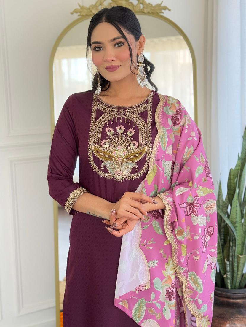 women three quarter sleeve kurta pant with dupatta set - 21987358 - Standard Image - 3