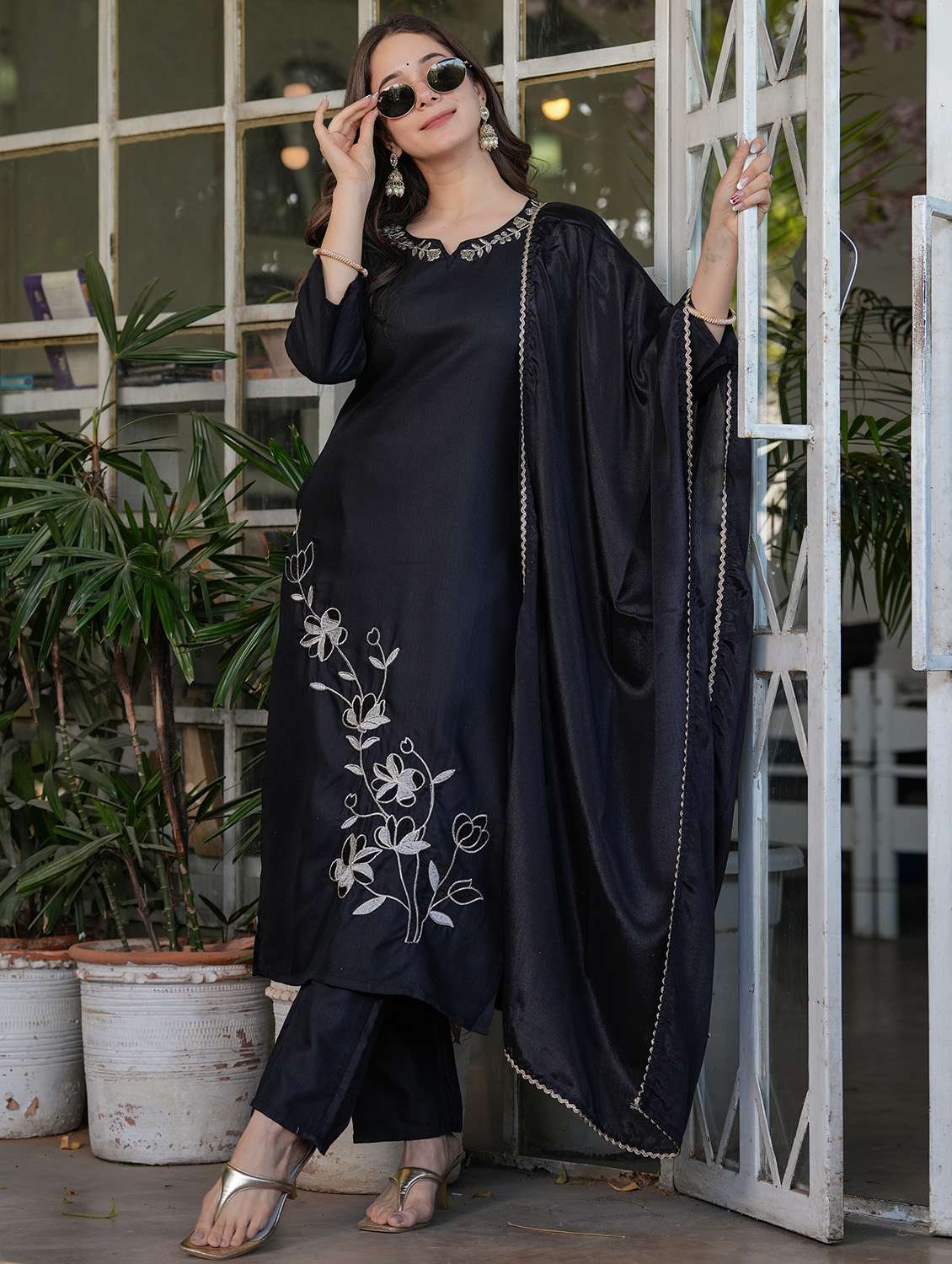 women floral three quarter sleeve kurta pant with dupatta set - 21987366 - Zoom Image - 0