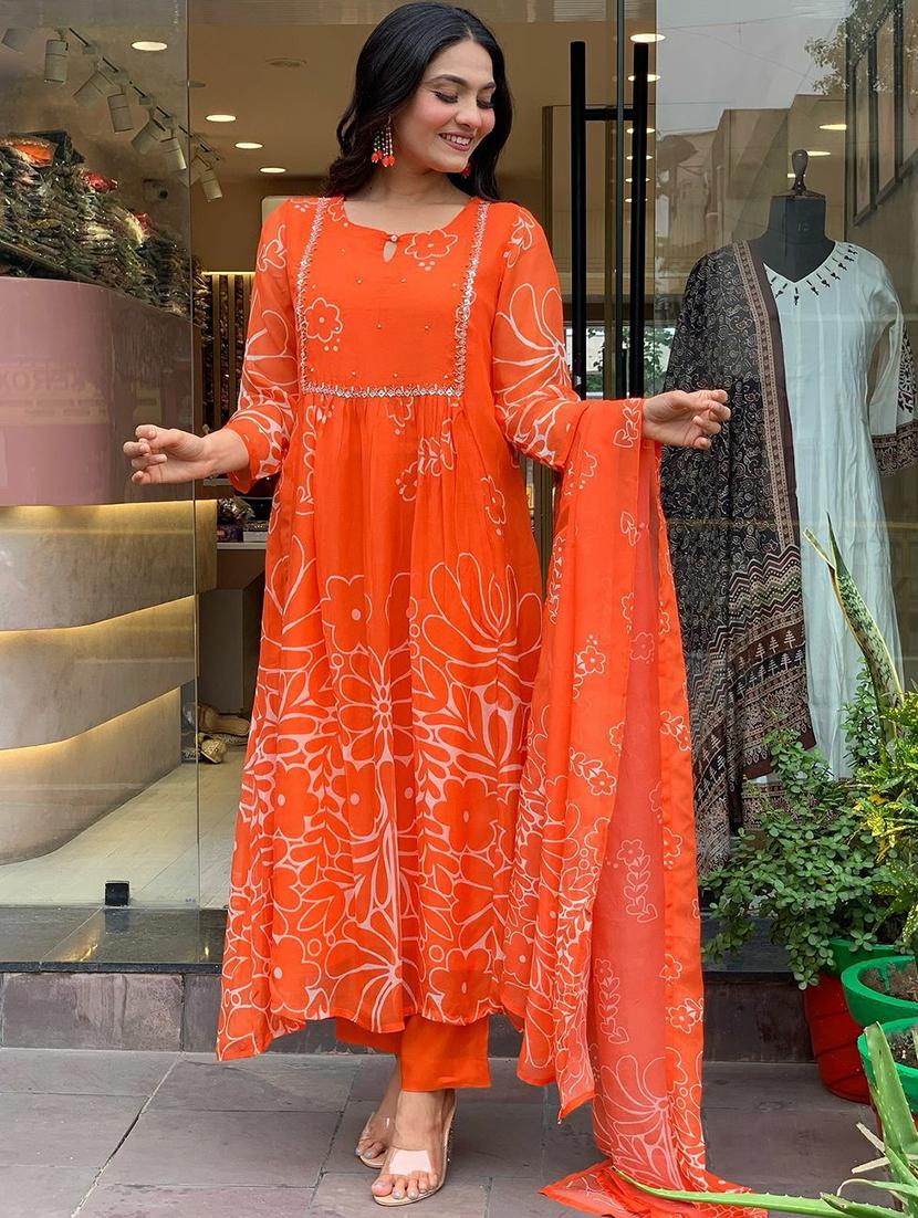 women three quarter sleeve kurta pant with dupatta set - 21987380 - Standard Image - 3