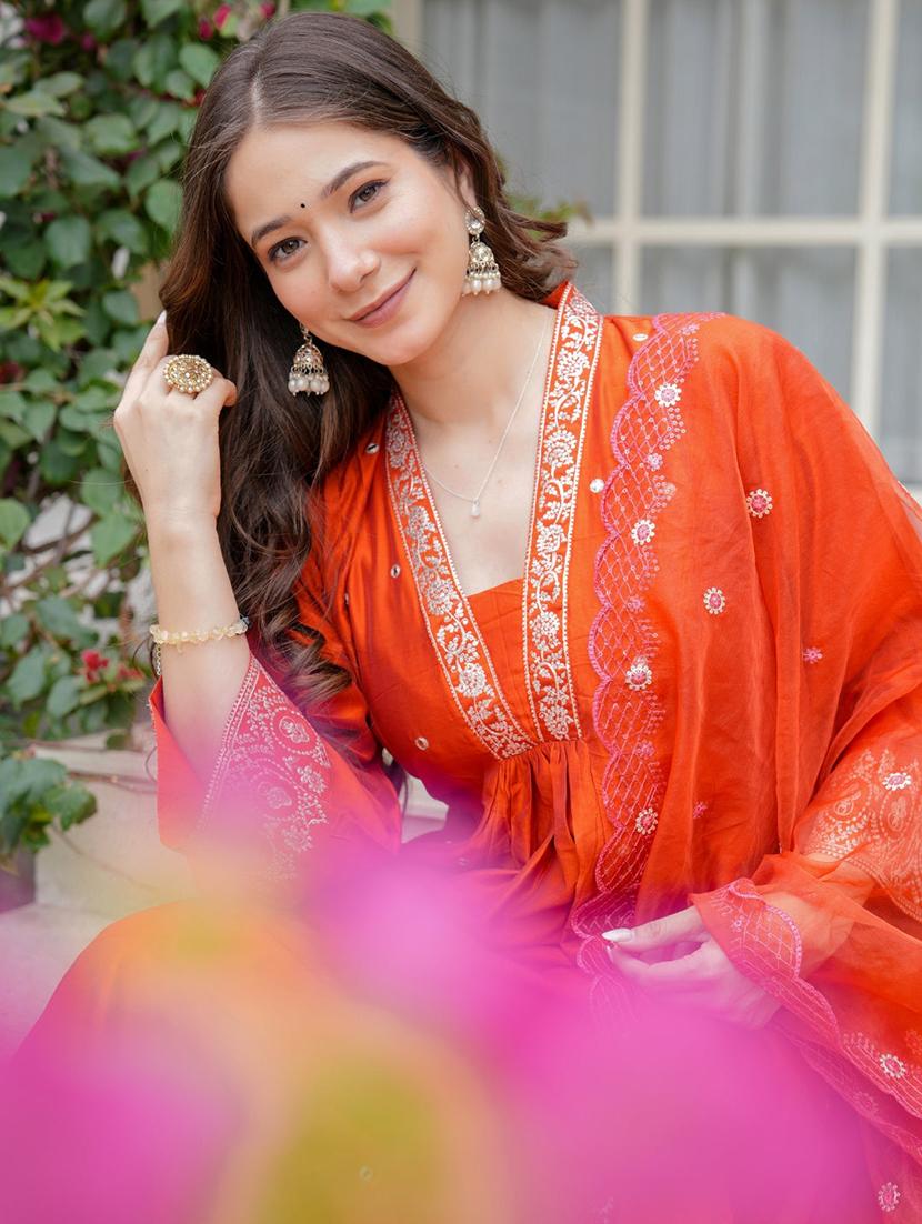 women three quarter sleeve kurta pant with dupatta set - 21987390 - Standard Image - 3
