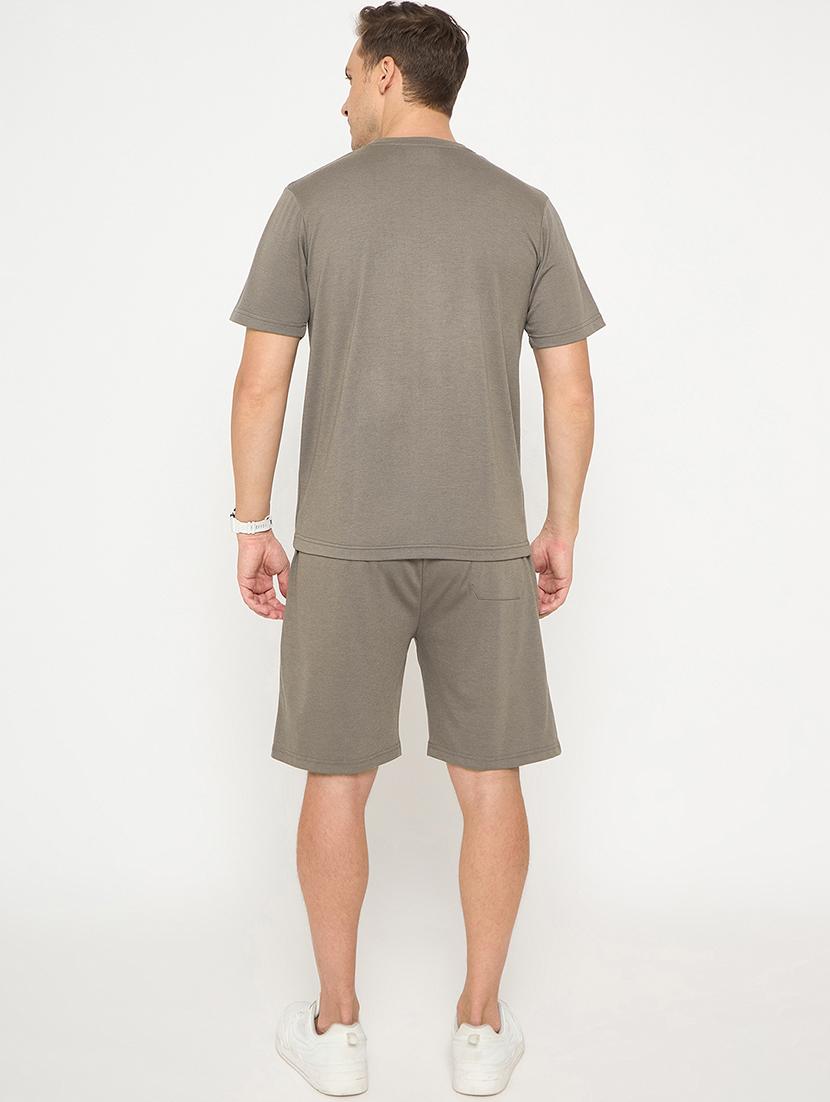 men solid short sleeve t-shirt & shorts co-ord set - 21987601 - Standard Image - 3