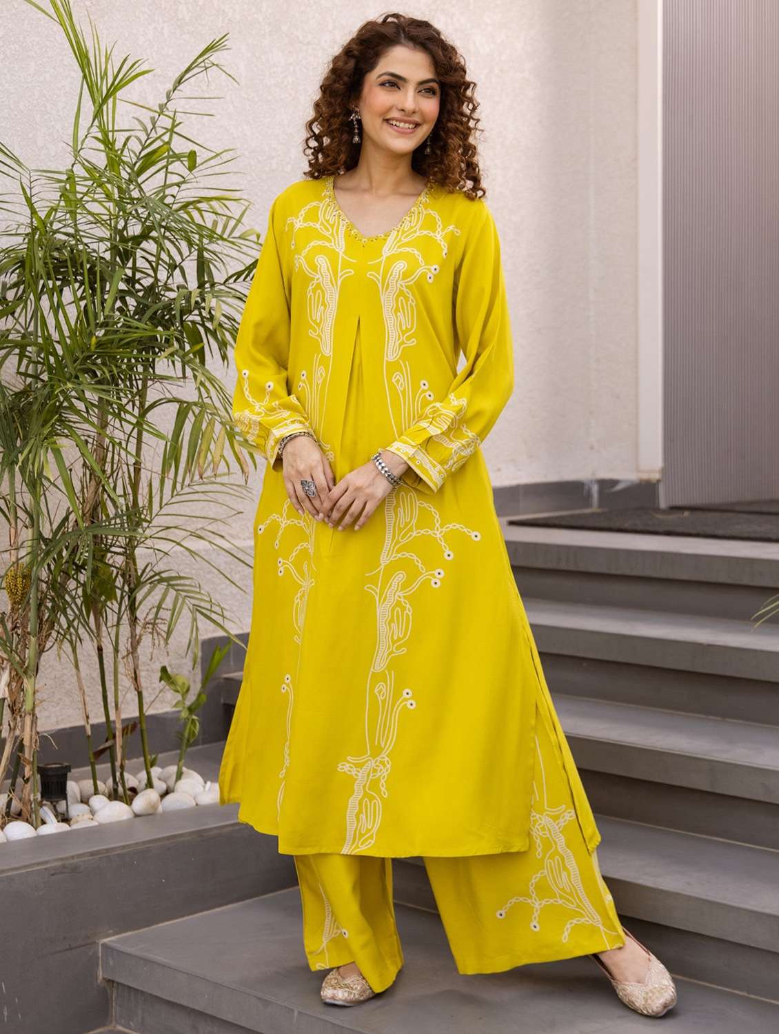 women printed long sleeve kurta palazzo set - 21988079 -  Zoom Image - 0