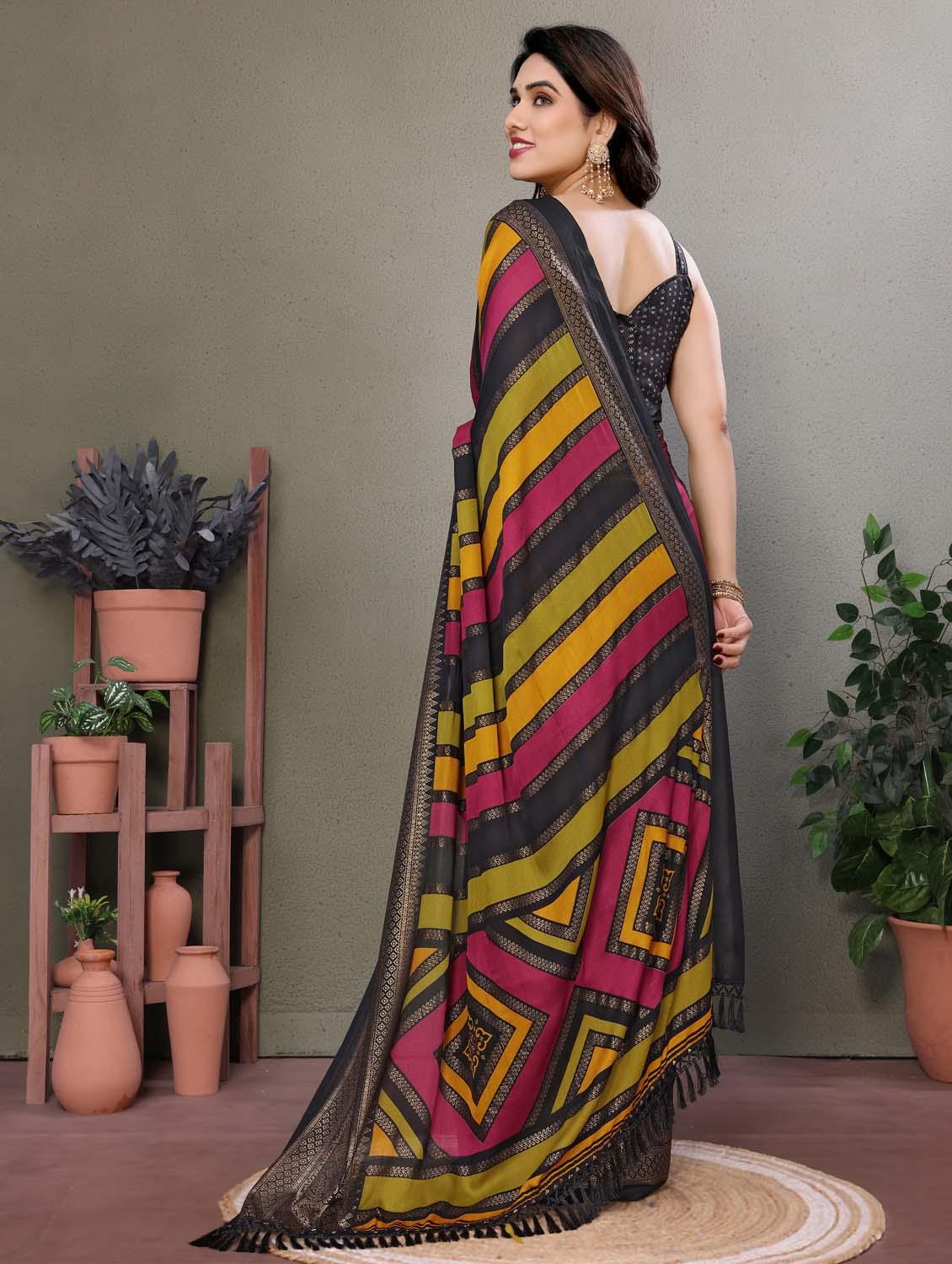 women printed casual wear saree with blouse - 21988112 - Standard Image - 3