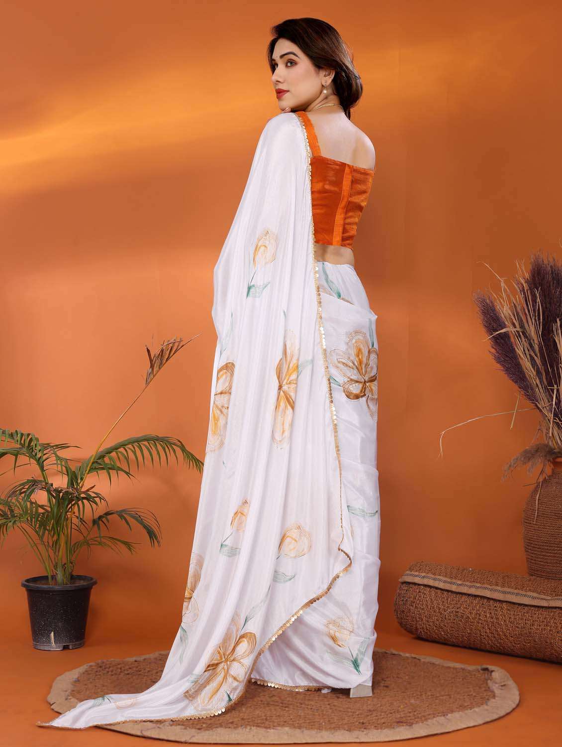 women printed casual wear saree with blouse - 21988129 - Standard Image - 3
