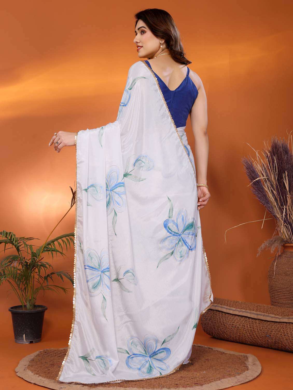 women printed casual wear saree with blouse - 21988132 - Standard Image - 3