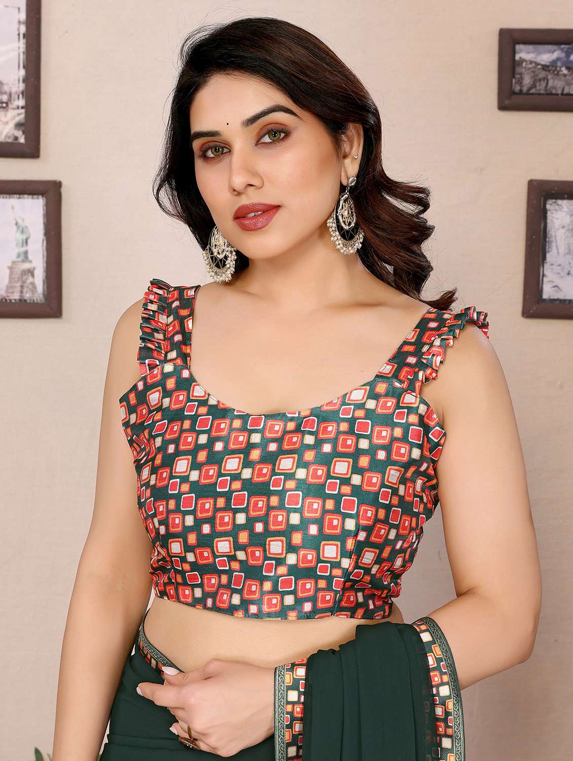 women solid with bordered saree with blouse - 21988134 - Standard Image - 5
