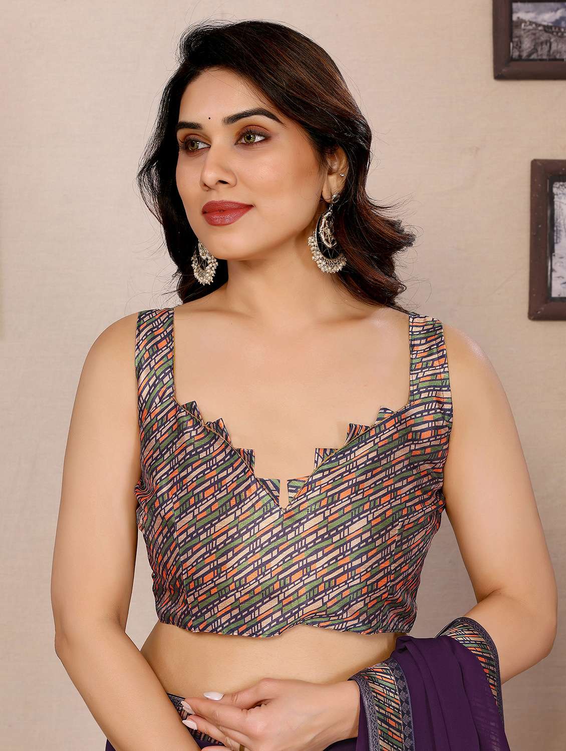 women solid with bordered saree with blouse - 21988136 - Standard Image - 5