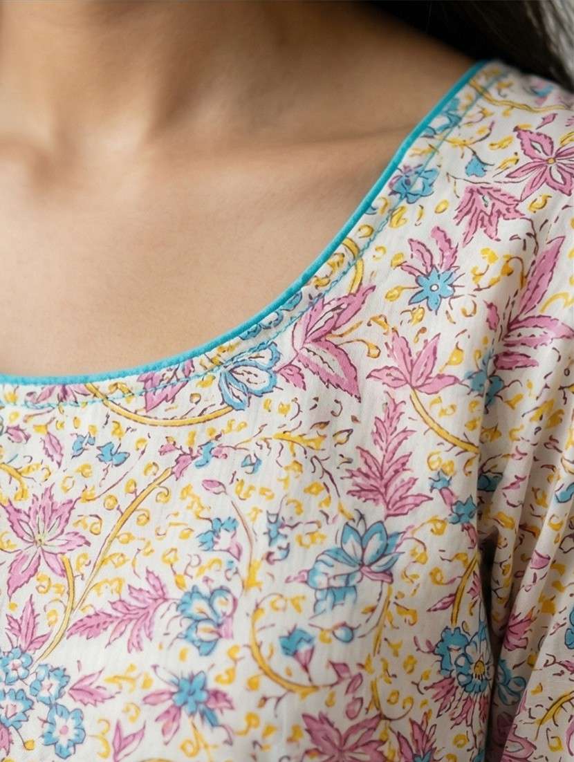 women floral three quarter sleeve straight kurta - 21988483 -  Standard Image - 3