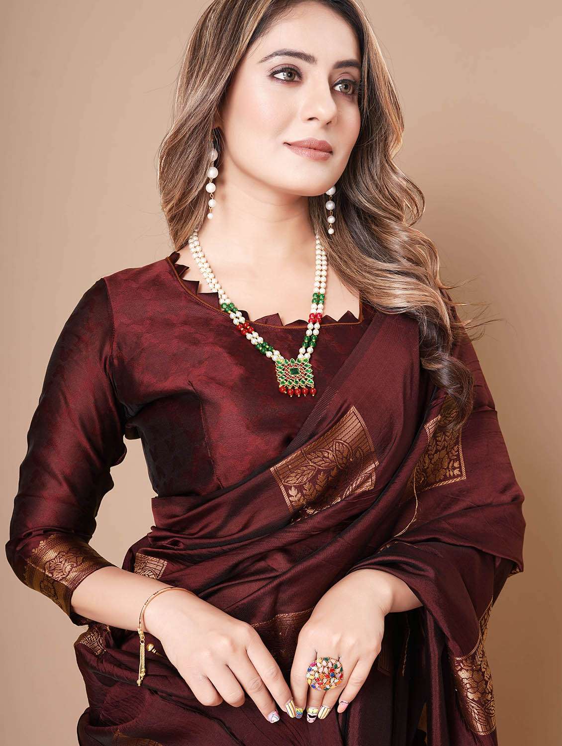 women self design banarasi saree with blouse - 21988702 - Standard Image - 3