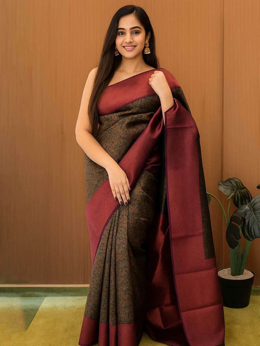 women self design bordered saree with blouse - 21988712 -  Zoom Image - 0