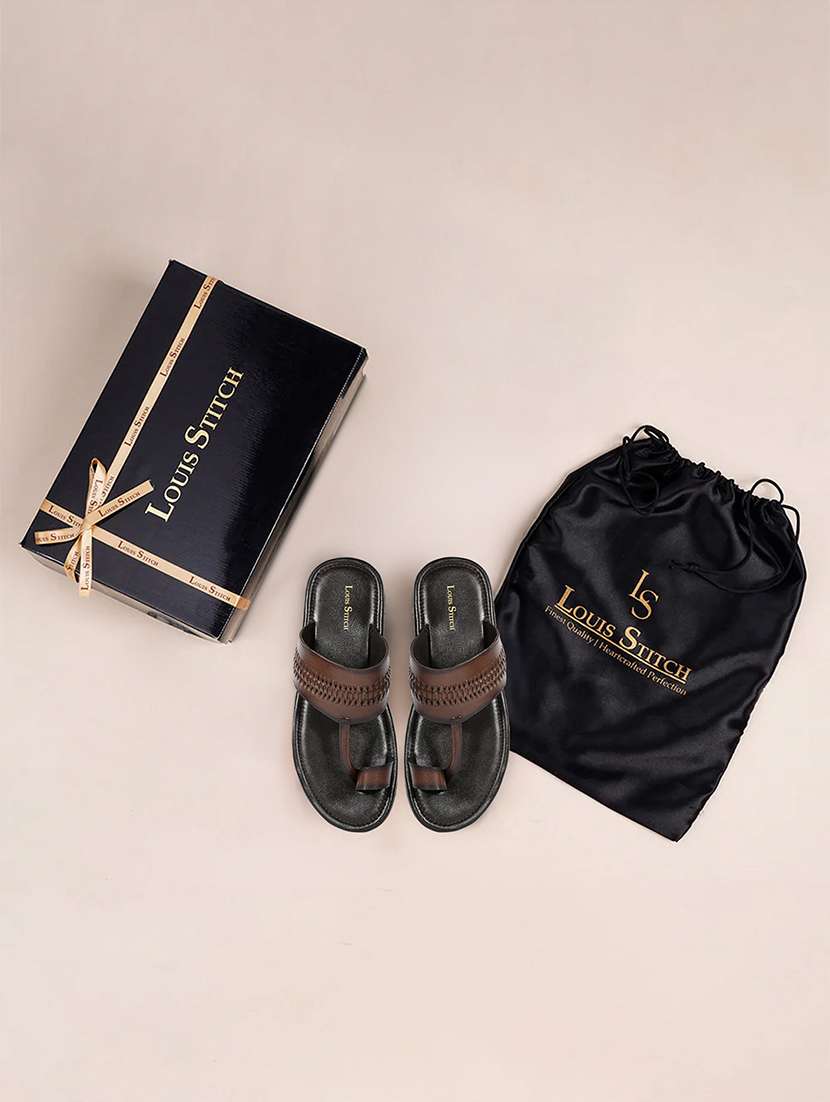 men solid toe separator sandal - 21988808 -  Standard Image - 5