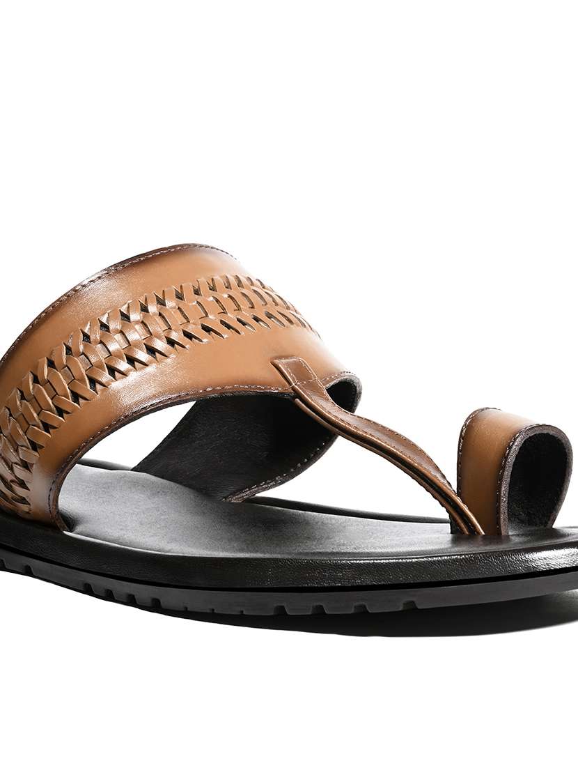 men solid toe separator sandal - 21988809 -  Standard Image - 3
