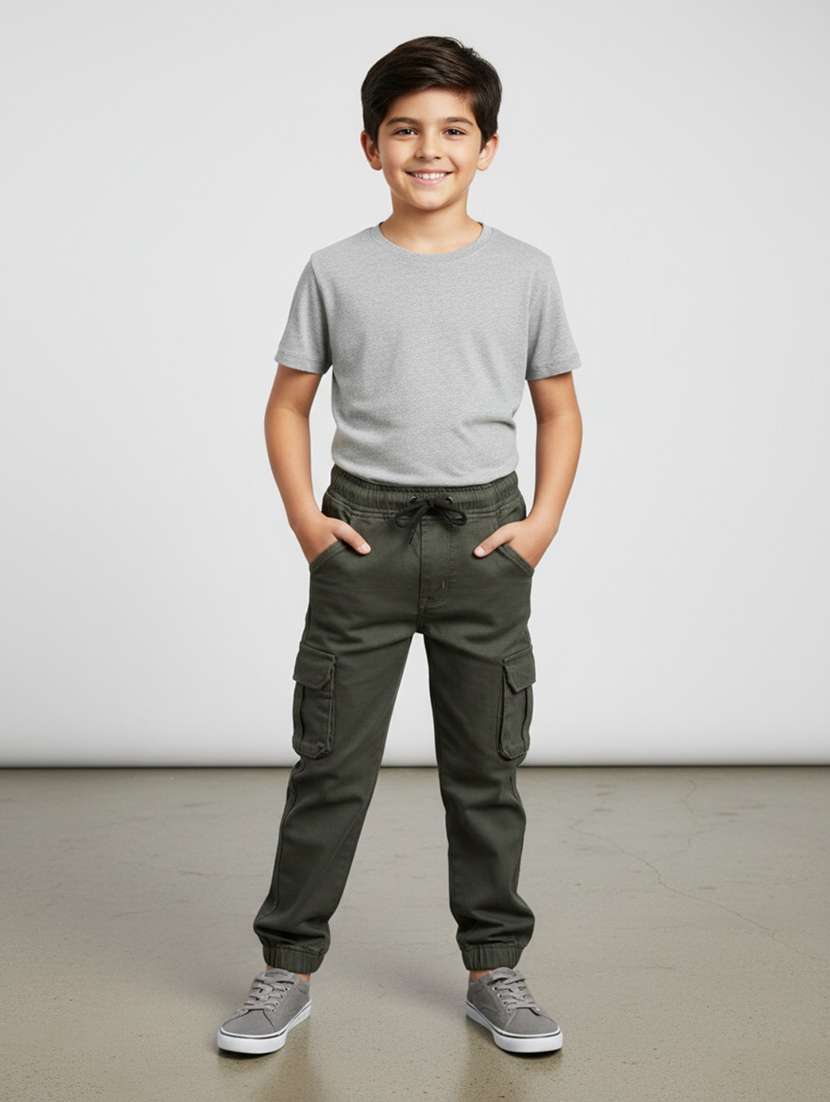 boys solid mid rise cargo pant