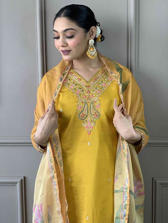 women solid with work three quarter sleeve kurta pant with dupatta set - 21989876 - Standard Image - 5