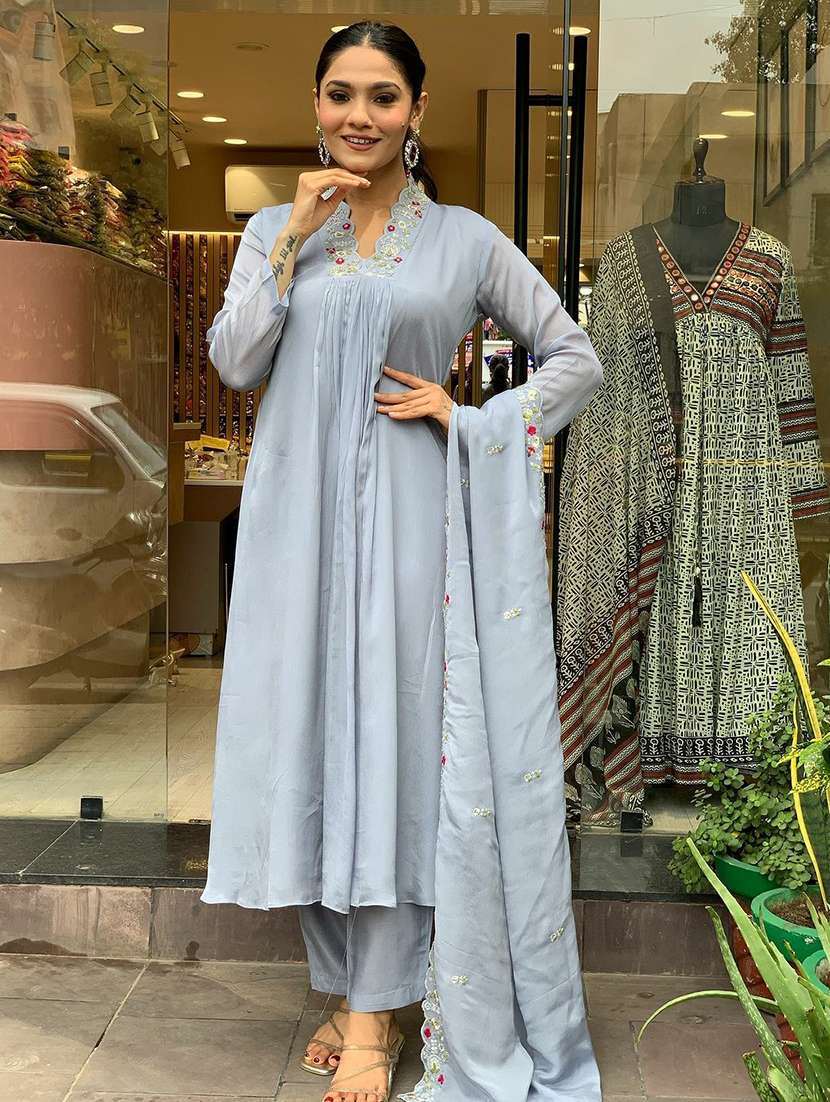 women solid with work long sleeve kurta pant with dupatta set - 21989879 - Standard Image - 3