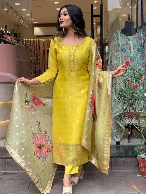 women self design three quarter sleeve kurta pant with dupatta set - 21989899 - Standard Image - 0