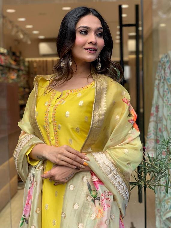 women self design three quarter sleeve kurta pant with dupatta set - 21989899 - Standard Image - 5