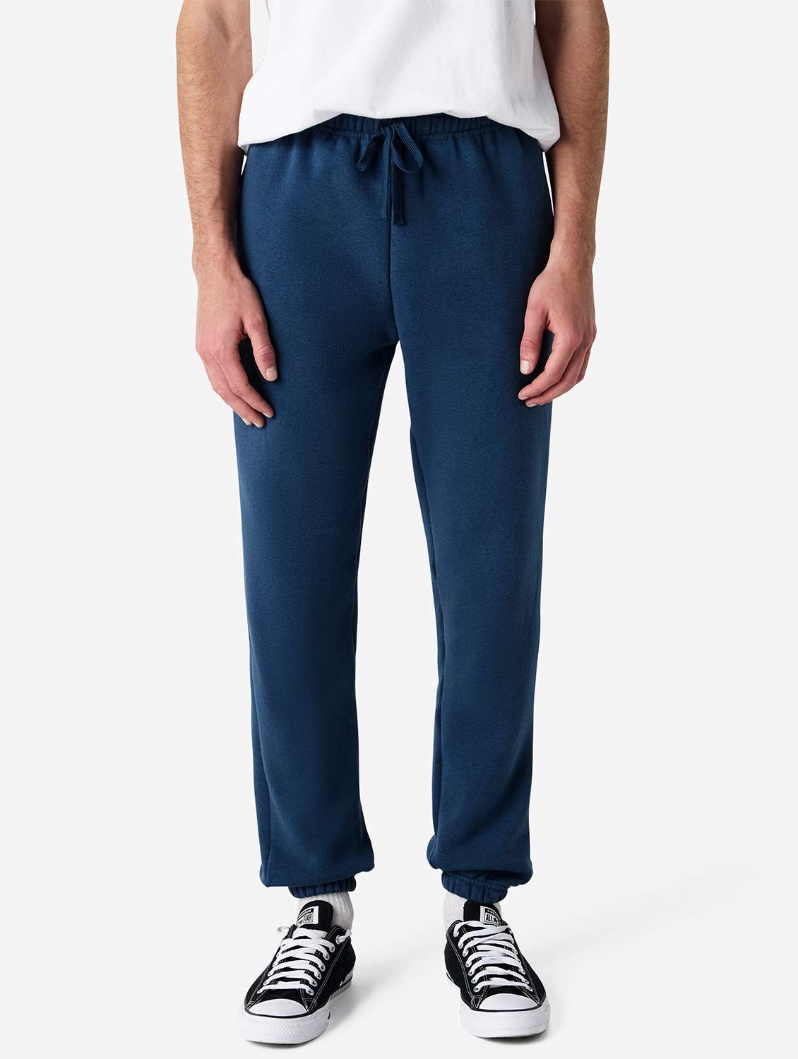 men black solid relaxed fit jogger