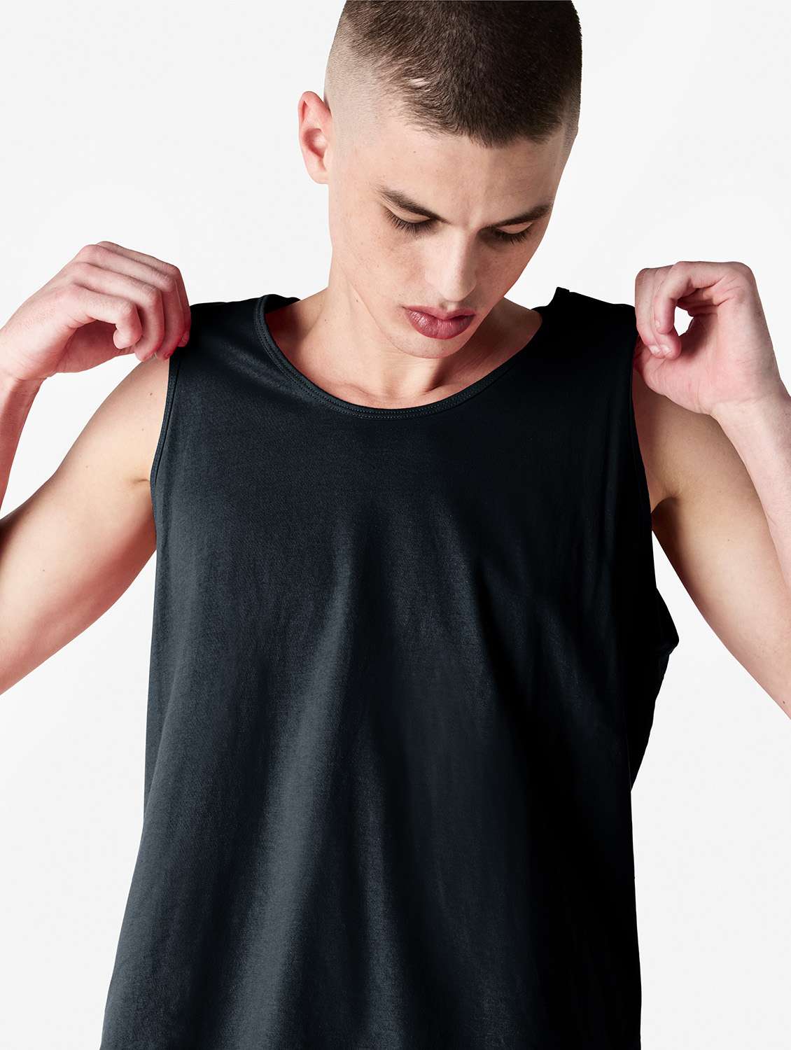 men solid sleeveless vest - 21991086 - Standard Image - 3