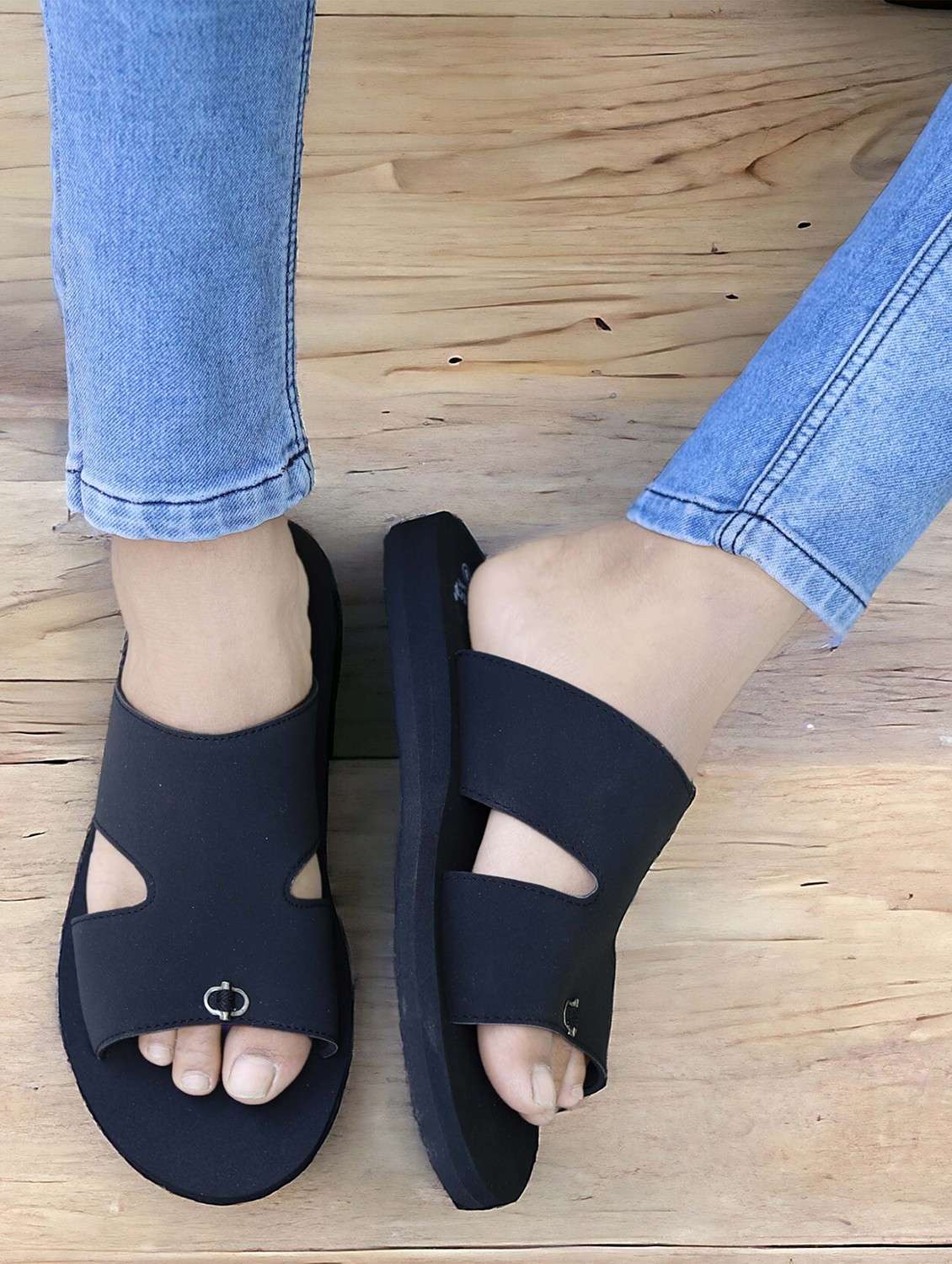 men toe separator diabetic and orthopedic flip flop - 21991452 -  Standard Image - 5