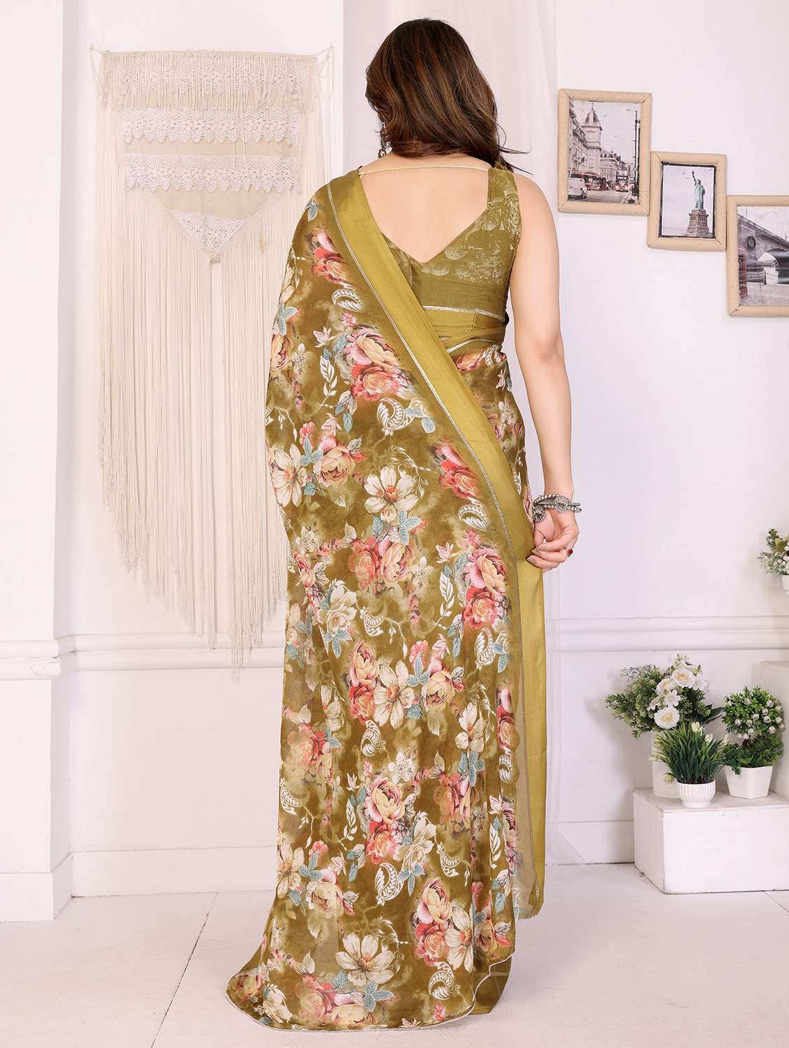 women floral printed saree with blouse - 21991632 -  Standard Image - 3