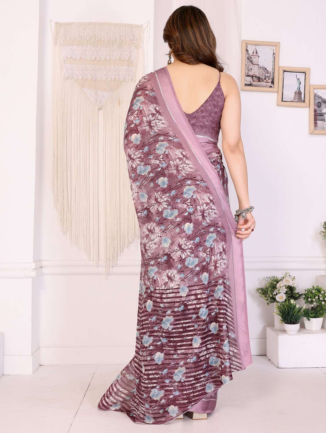 women floral printed saree with blouse - 21991635 -  Standard Image - 3