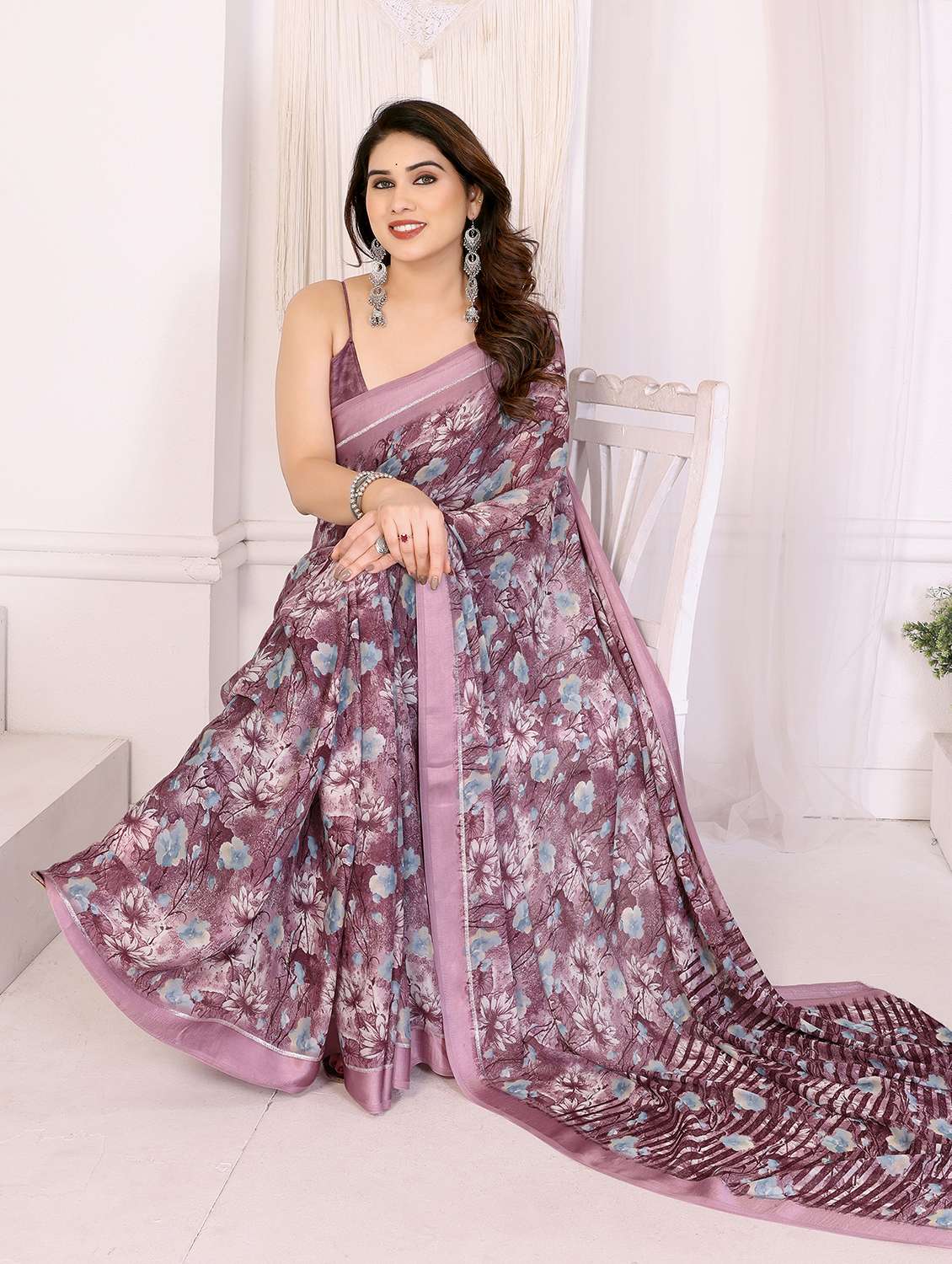 women floral printed saree with blouse - 21991635 -  Standard Image - 5