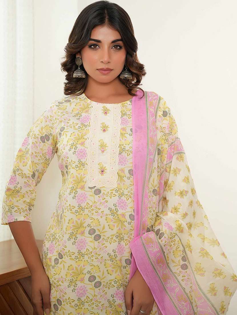 women floral print kurta and pant with dupatta set - 21993609 -  Standard Image - 3