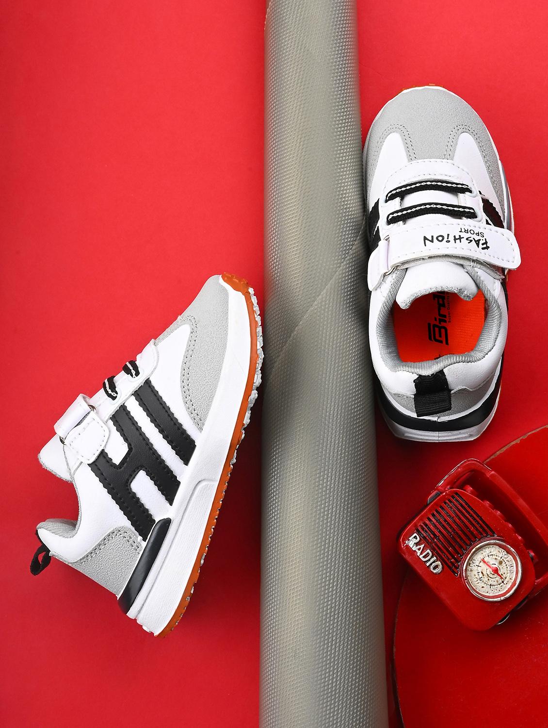 kids white lace-up sneaker