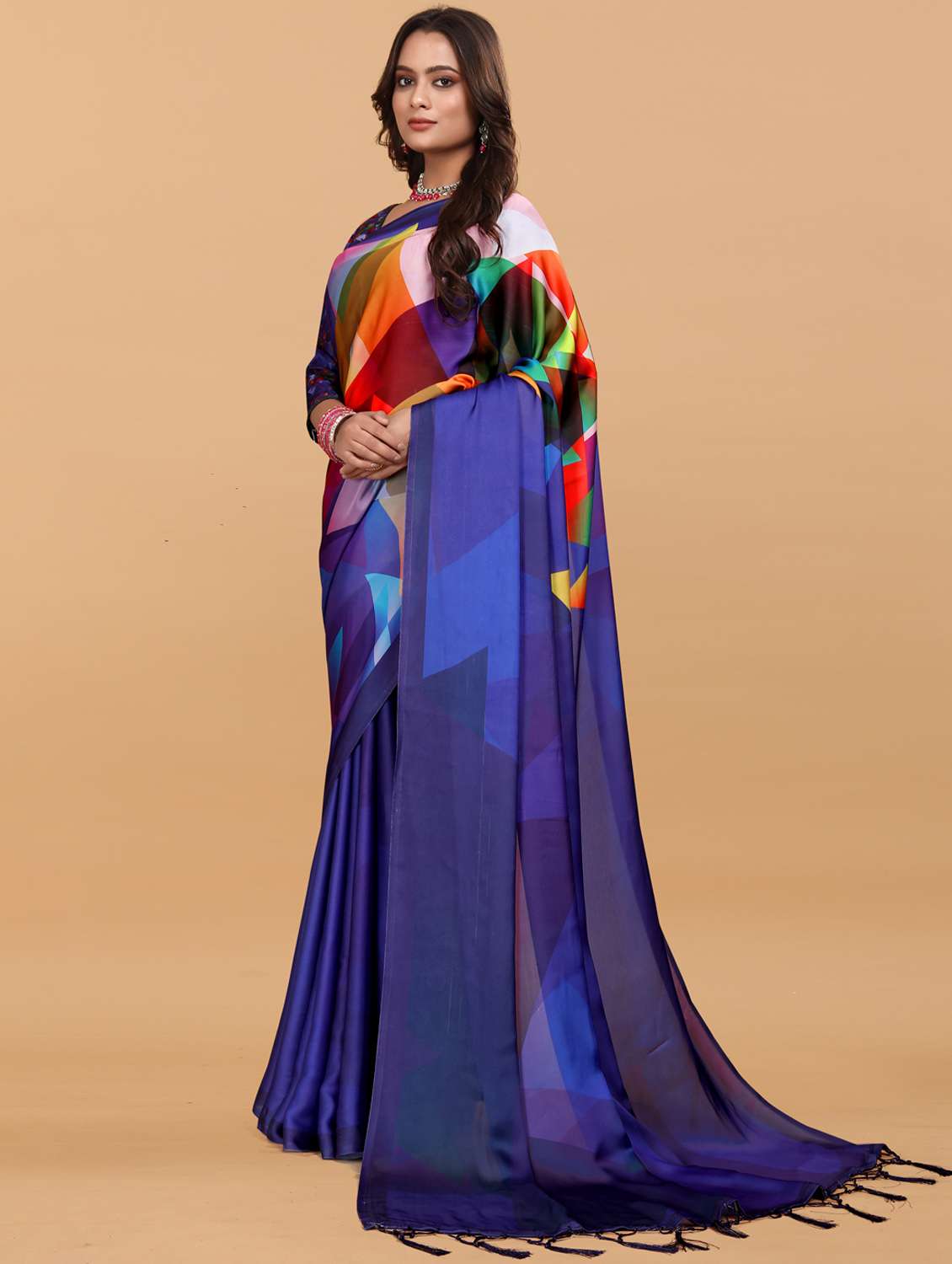 women printed casual wear saree with blouse - 21993921 -  Standard Image - 3