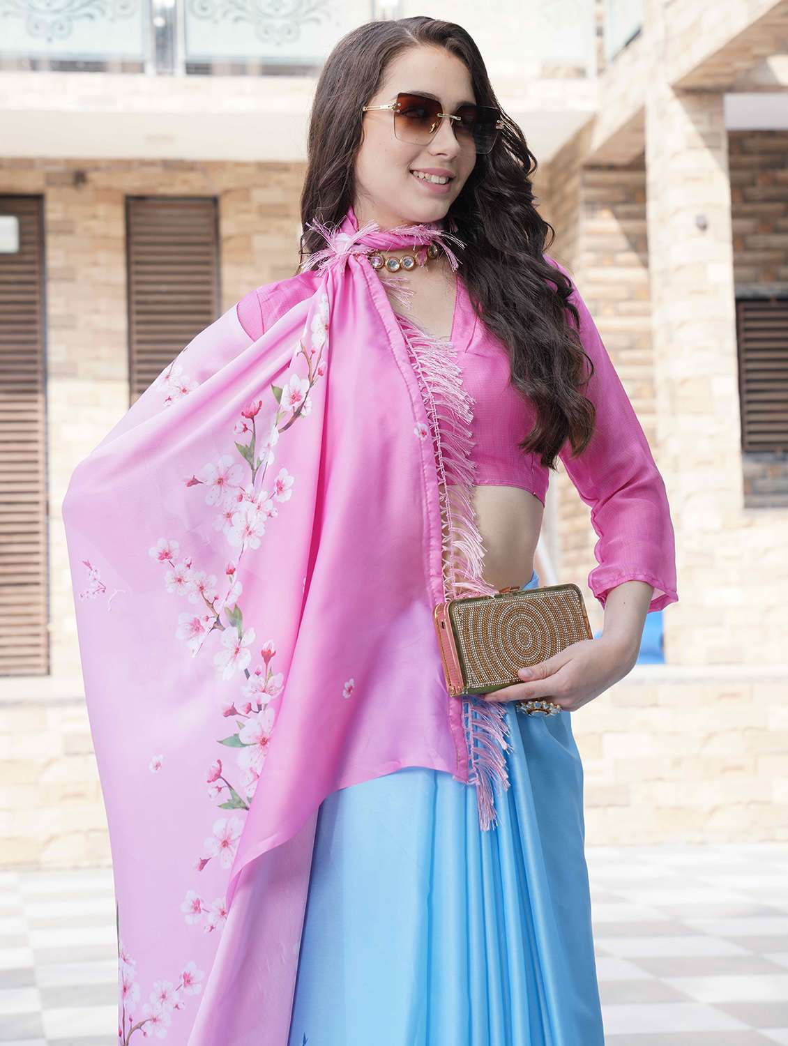 women floral printed saree with blouse - 21993929 -  Standard Image - 5