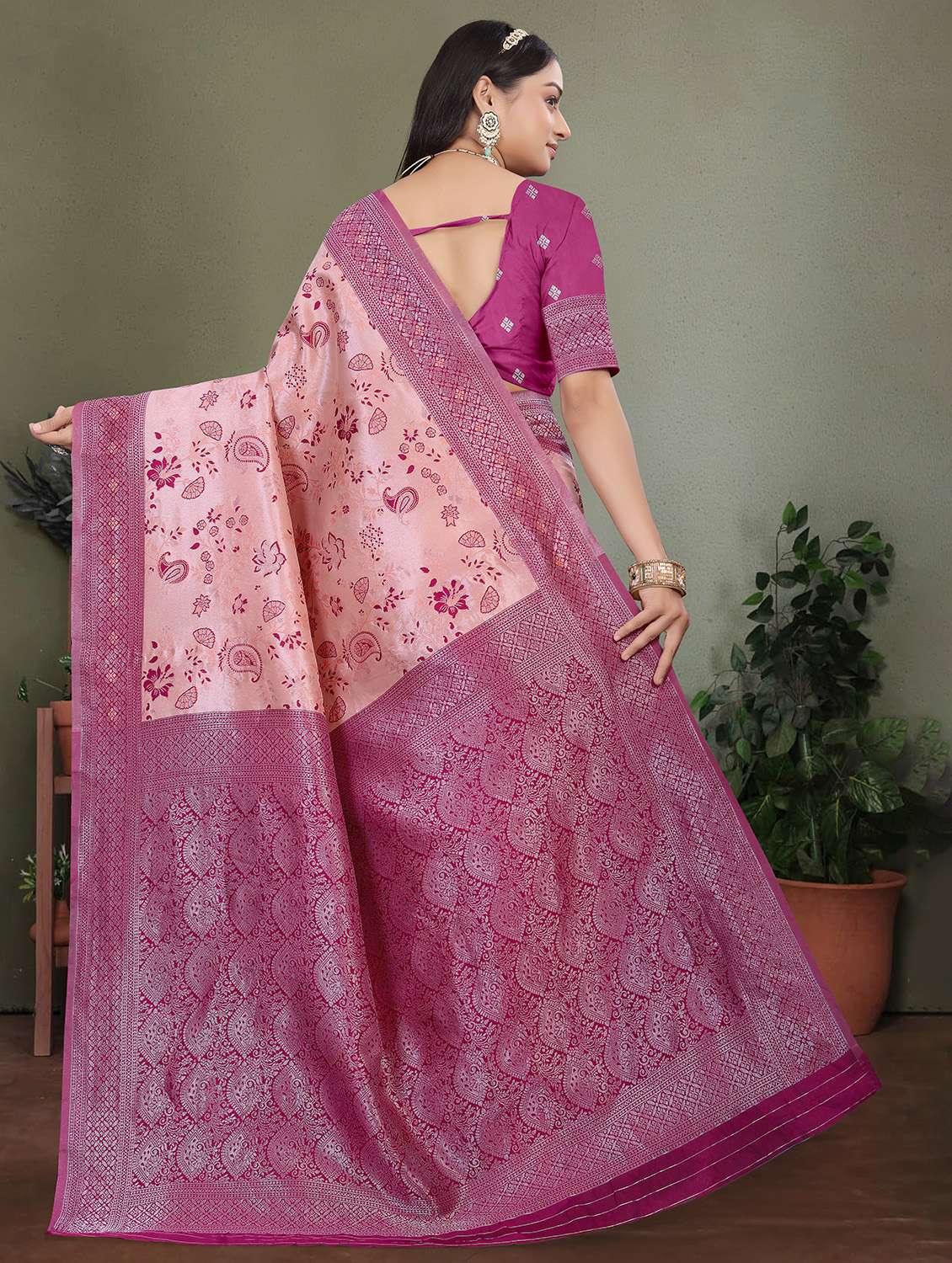 women self design banarasi saree with blouse - 21994510 - Standard Image - 3